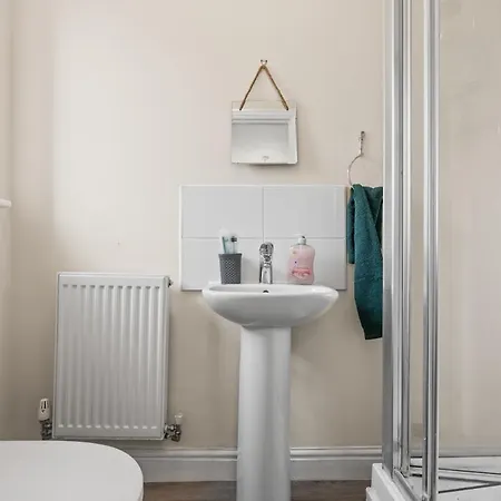 Quaint Sleeps6 3bdr Bham Cc 10 Mins Semesterbostad *